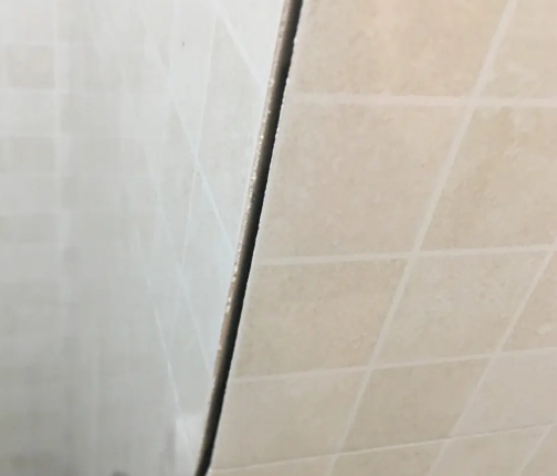 崆峒瓷砖空鼓维修公司分享阳台瓷砖脱落的修复过程可以分为以下几个步骤